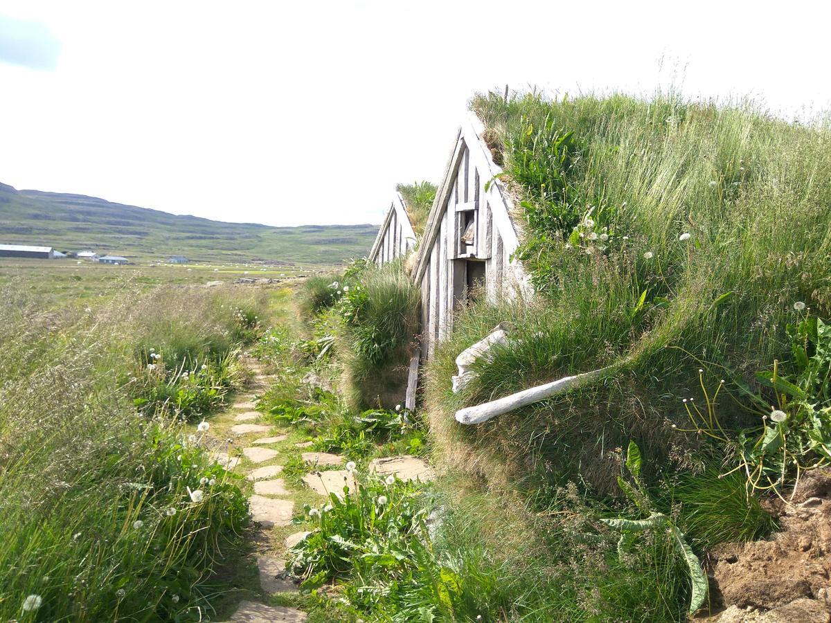 Hotel Laugarholl With Natural Hot Spring Holmavik Extérieur photo