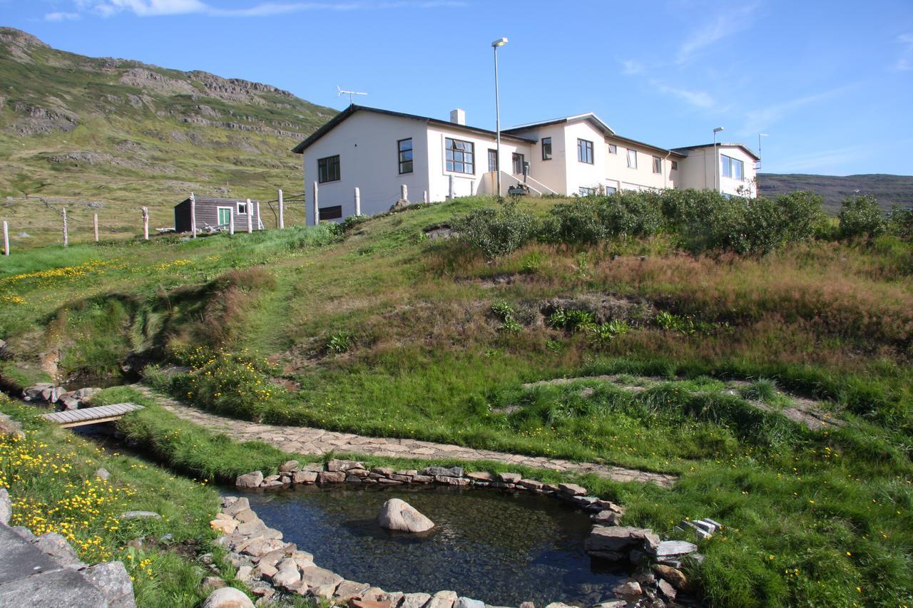 Hotel Laugarholl With Natural Hot Spring Holmavik Extérieur photo